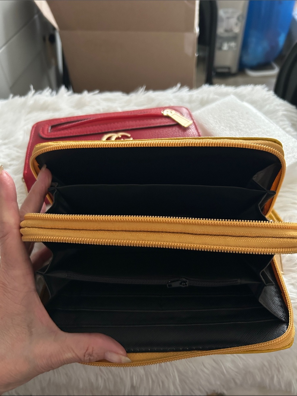 Bundle GG Logo Women's Wallet - Red / Mustard Leather - Picture 6 of 8